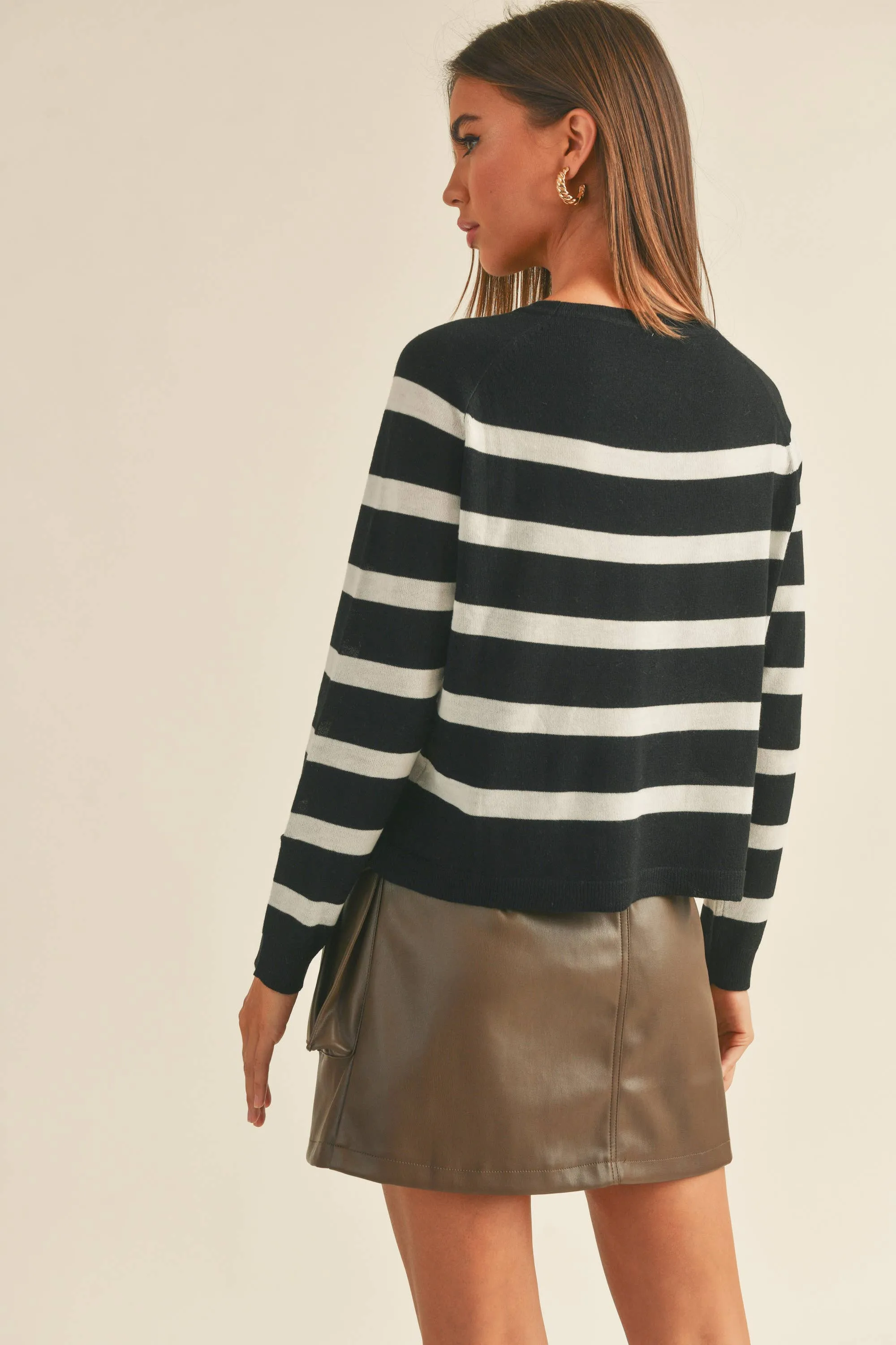 STRIPED ROUND NECK SWEATER