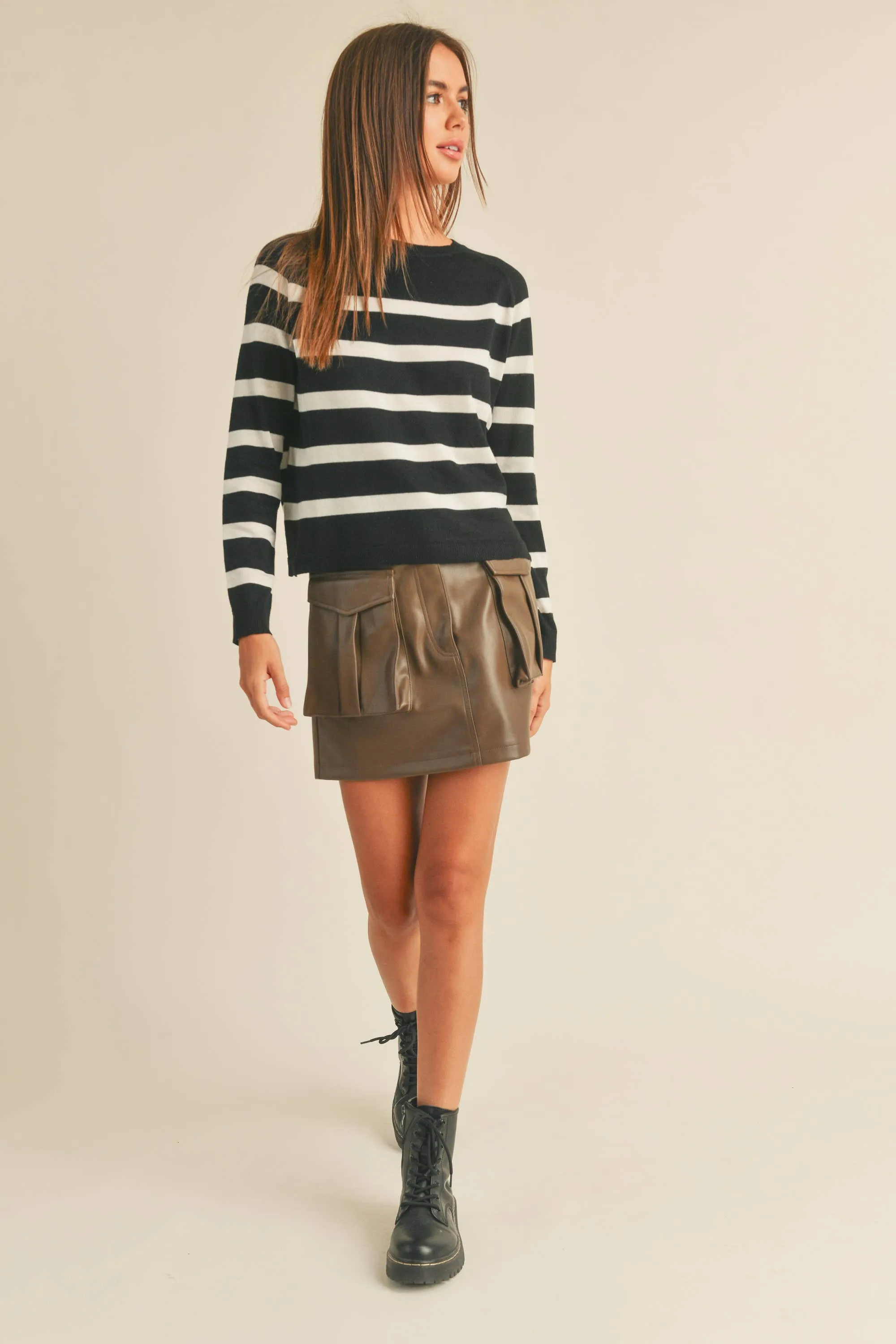 STRIPED ROUND NECK SWEATER